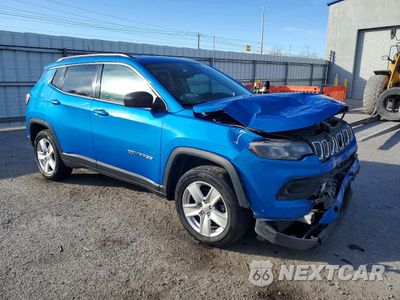Czwarte zdjęcie samochodu z boku: 2022 JEEP COMPASS LATITUDE VIN:3C4NJDBBXNT123064 - miniatura