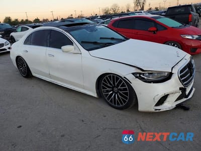 Czwarte zdjęcie samochodu z boku: 2022 MERCEDES-BENZ S 500 4MATIC VIN:W1K6G6DB4NA105720 - miniatura