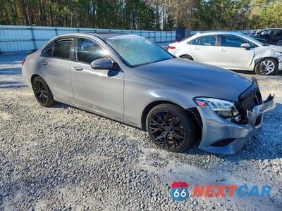 Czwarte zdjęcie samochodu z boku: 2019 MERCEDES-BENZ C 300 VIN:55SWF8DB1KU308476 - miniatura