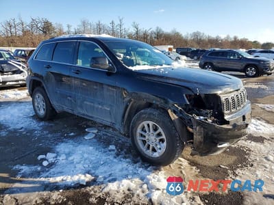 Czwarte zdjęcie samochodu z boku: 2019 JEEP GRAND CHEROKEE LAREDO VIN:1C4RJFAGXKC528648 - miniatura
