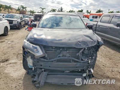 Piąte zdjęcie samochodu w środku: 2018 NISSAN ROGUE S VIN:KNMAT2MT1JP519899 - miniatura