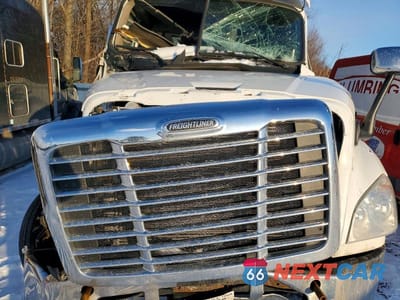Zdjęcie 13 z 20 samochodu: 2017 FREIGHTLINER CASCADIA 113 SEMI TRUCK VIN:1FUBGBDV1HLHH9545 - miniatura