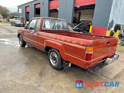 Trzecie zdjęcie samochodu z tyłu: 1985 TOYOTA PICKUP XTRACAB RN56 DLX VIN:JT4RN56D9F5042940 - miniatura