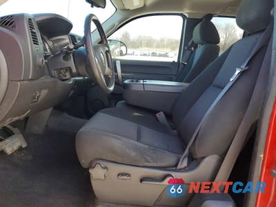 Zdjęcie 7 z 12 samochodu: 2011 CHEVROLET SILVERADO K1500 LT VIN:1GCRKSE35BZ444800 - miniatura