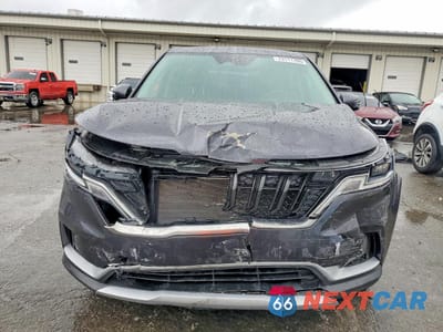 Piąte zdjęcie samochodu w środku: 2024 KIA CARNIVAL LX VIN:KNDNB4H38R6334468 - miniatura