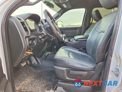 Zdjęcie 7 z 11 samochodu: 2021 RAM 2500 FLATBED TRUCK VIN:3C6UR5HJ5MG546254 - miniatura