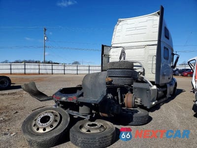 Czwarte zdjęcie samochodu z boku: 2023 VOLVO VNL SEMI TRUCK VIN:4V4NC9EH8PN333080 - miniatura
