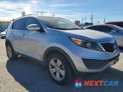 Czwarte zdjęcie samochodu z boku: 2012 KIA SPORTAGE BASE VIN:KNDPB3A29C7322397 - miniatura