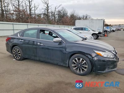 Czwarte zdjęcie samochodu z boku: 2018 NISSAN ALTIMA VIN:1N4AL3AP0JC198836 - miniatura