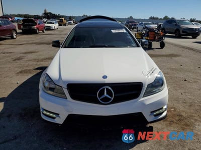 Piąte zdjęcie samochodu w środku: 2013 MERCEDES-BENZ C 250 VIN:WDDGJ4HB8DG014692 - miniatura