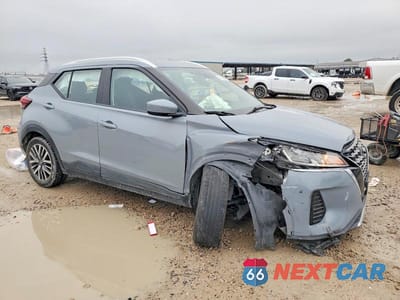 Czwarte zdjęcie samochodu z boku: 2021 NISSAN KICKS SV VIN:3N1CP5CV4ML470900 - miniatura