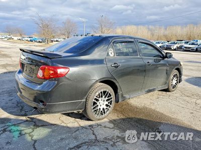Trzecie zdjęcie samochodu z tyłu: 2010 TOYOTA COROLLA BASE VIN:1NXBU4EE3AZ306544 - miniatura