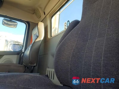 Zdjęcie 6 z 10 samochodu: 2016 VOLVO VNL SEMI TRUCK VIN:4V4N39TGXGN965623 - miniatura