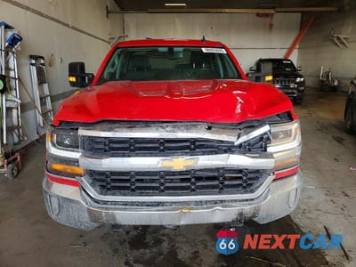 Piąte zdjęcie samochodu w środku: 2017 CHEVROLET SILVERADO K1500 LT VIN:1GCVKREC5HZ135490 - miniatura