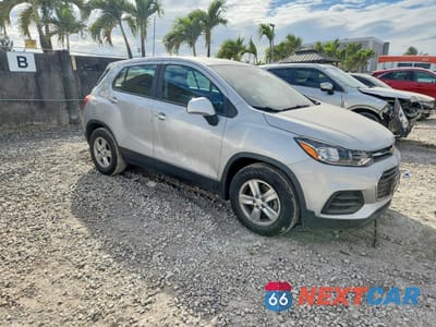 Czwarte zdjęcie samochodu z boku: 2019 CHEVROLET TRAX LS VIN:3GNCJKSB6KL207347 - miniatura