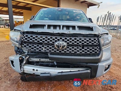 Piąte zdjęcie samochodu w środku: 2020 TOYOTA TUNDRA SR5 VIN:5TFDY5F18LX946754 - miniatura