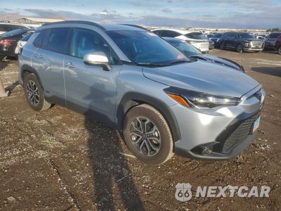Czwarte zdjęcie samochodu z boku: 2024 TOYOTA COROLLA CROSS SE VIN:7MUFBABG4RV049030 - miniatura