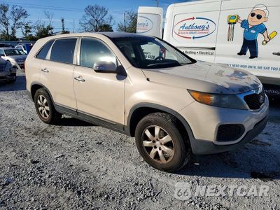 Czwarte zdjęcie samochodu z boku: 2011 KIA SORENTO BASE VIN:5XYKT3A14BG134936 - miniatura