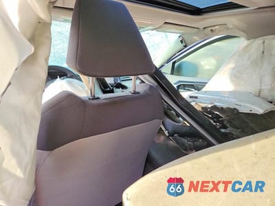 Zdjęcie 8 z 13 samochodu: 2019 TOYOTA RAV4 VIN:JTMRWRFV1KD041911 - miniatura