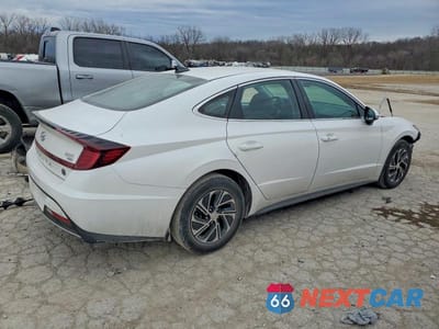 Trzecie zdjęcie samochodu z tyłu: 2021 HYUNDAI SONATA HYBRID BLUE VIN:KMHL24JJXMA035632 - miniatura