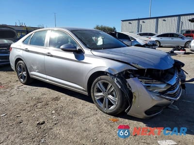 Czwarte zdjęcie samochodu z boku: 2024 VOLKSWAGEN JETTA SE VIN:3VWEM7BU8RM049263 - miniatura