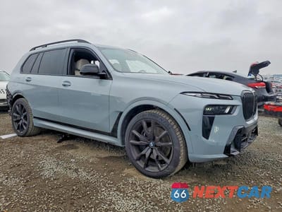 Czwarte zdjęcie samochodu z boku: 2023 BMW X7 XDRIVE40I VIN:5UX23EM01P9N65305 - miniatura