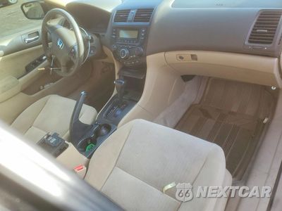 Zdjęcie 8 z 13 samochodu: 2005 HONDA ACCORD LX VIN:1HGCM56485A125100 - miniatura