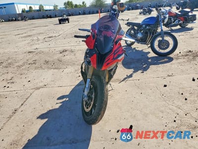 Drugie zdjęcie samochodu z przodu: 2024 BMW S 1000 RR VIN:WB10E6306R6J99420 - miniatura
