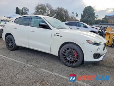 Czwarte zdjęcie samochodu z boku: 2023 MASERATI LEVANTE MODENA VIN:ZN661YUM2PX411502 - miniatura