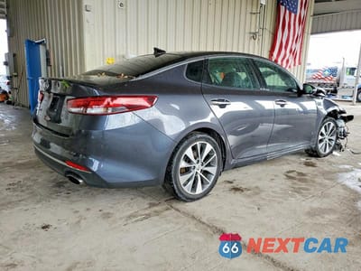 Trzecie zdjęcie samochodu z tyłu: 2018 KIA OPTIMA S VIN:5XXGT4L34JG255267 - miniatura