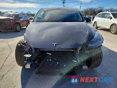 Piąte zdjęcie samochodu w środku: 2024 TESLA MODEL Y VIN:7SAYGDEE3RA334077 - miniatura