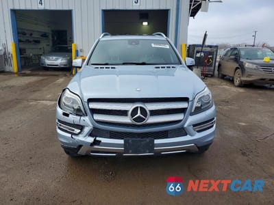 Piąte zdjęcie samochodu w środku: 2015 MERCEDES-BENZ GL 450 4MATIC VIN:4JGDF6EE9FA528383 - miniatura