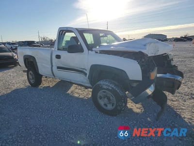 Czwarte zdjęcie samochodu z boku: 2005 CHEVROLET SILVERADO C2500 HEAVY DUTY VIN:1GCHC24U85E275306 - miniatura