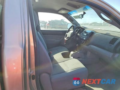 Zdjęcie 10 z 11 samochodu: 2005 TOYOTA TACOMA VIN:5TENX22N75Z130998 - miniatura