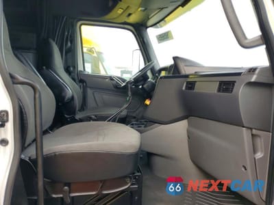 Piąte zdjęcie samochodu w środku: 2021 INTERNATIONAL LT625 SEMI TRUCK VIN:3HSDZAPR5MN854746 - miniatura