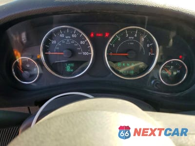 Zdjęcie 9 z 11 samochodu: 2014 JEEP WRANGLER UNLIMITED SAHARA VIN:1C4BJWEG1EL210563 - miniatura