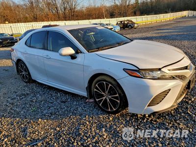 Czwarte zdjęcie samochodu z boku: 2018 TOYOTA CAMRY L VIN:4T1B11HK1JU563694 - miniatura