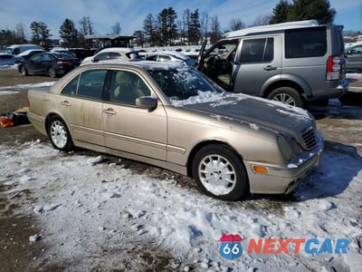 Czwarte zdjęcie samochodu z boku: 2000 MERCEDES-BENZ E 320 VIN:WDBJF65J1YB103059 - miniatura