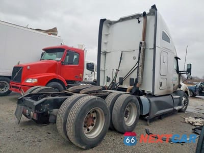 Czwarte zdjęcie samochodu z boku: 2022 KENWORTH T680 SEMI TRUCK VIN:1XKYDP9X0NJ102016 - miniatura