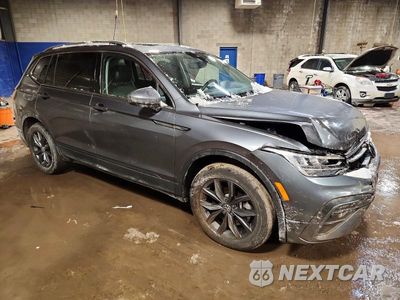 Czwarte zdjęcie samochodu z boku: 2022 VOLKSWAGEN TIGUAN SE VIN:3VV2B7AX7NM151558 - miniatura