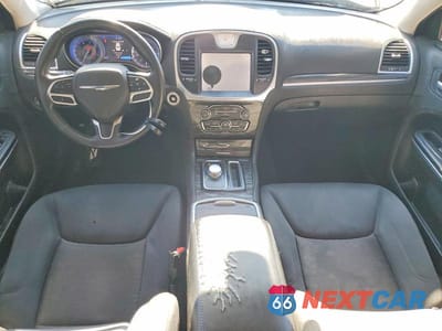 Zdjęcie 8 z 12 samochodu: 2018 CHRYSLER 300 TOURING VIN:2C3CCARGXJH195648 - miniatura