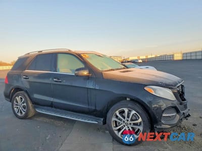 Czwarte zdjęcie samochodu z boku: 2017 MERCEDES-BENZ GLE 350 VIN:4JGDA5JB5HA911051 - miniatura