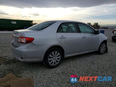Trzecie zdjęcie samochodu z tyłu: 2013 TOYOTA COROLLA BASE VIN:5YFBU4EEXDP195545 - miniatura
