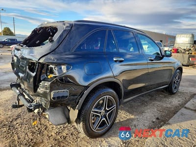 Trzecie zdjęcie samochodu z tyłu: 2021 MERCEDES-BENZ GLC 300 4MATIC VIN:W1N0G8EB7MV278156 - miniatura