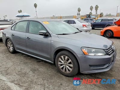 Czwarte zdjęcie samochodu z boku: 2015 VOLKSWAGEN PASSAT S VIN:1VWAT7A34FC002691 - miniatura