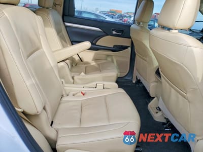 Zdjęcie 11 z 13 samochodu: 2019 TOYOTA HIGHLANDER SE VIN:5TDJZRFH3KS582736 - miniatura