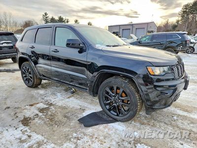 Czwarte zdjęcie samochodu z boku: 2019 JEEP GRAND CHEROKEE LAREDO VIN:1C4RJFAG8KC566573 - miniatura