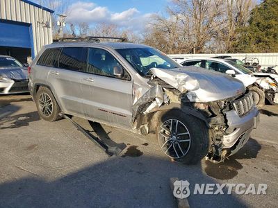Czwarte zdjęcie samochodu z boku: 2017 JEEP GRAND CHEROKEE TRAILHAWK VIN:1C4RJFLG9HC946978 - miniatura