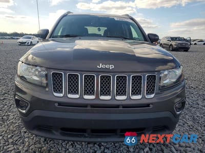 Piąte zdjęcie samochodu w środku: 2016 JEEP COMPASS LATITUDE VIN:1C4NJDEB8GD793409 - miniatura