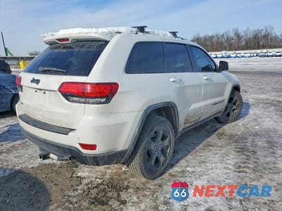 Trzecie zdjęcie samochodu z tyłu: 2019 JEEP GRAND CHEROKEE LAREDO VIN:1C4RJFAG2KC591386 - miniatura